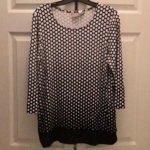 🖤NWT Fabulous Chicos Size 1 Fun Top Wardrobe Closet Must Have 🖤